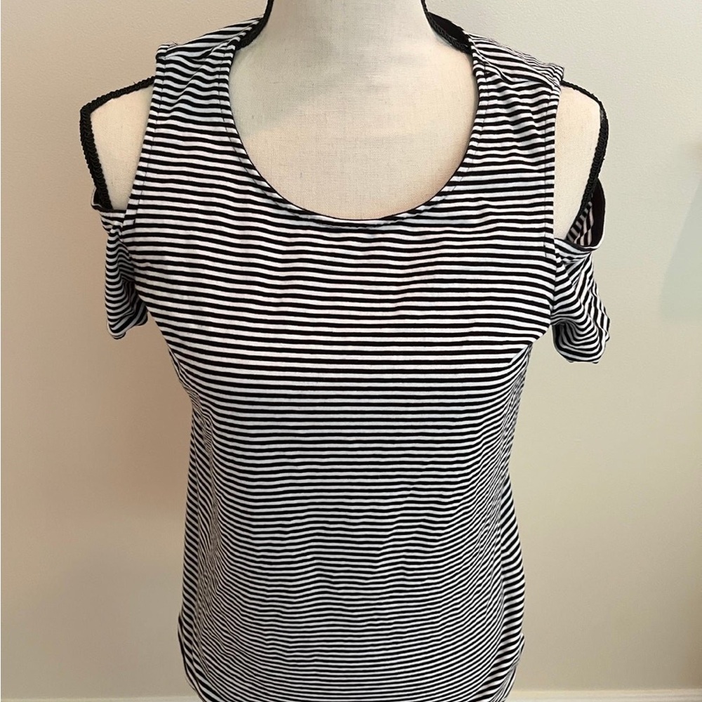 Michael Kors Black and White Cold Shoulder Short Sleeve T-Shirt